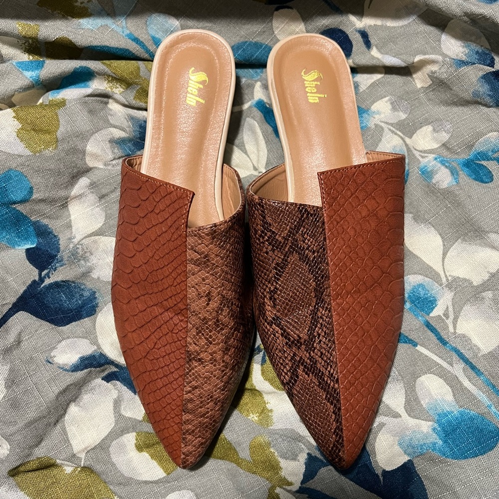 SHEIN Brown Snakeskin Mules with Pointed Toe